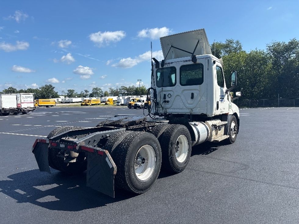 Day Cab Tractor-Heavy Duty Tractors-Freightliner-2020-T12664ST-Pennsauken-NJ-315,421\n\t\tmiles-$ 55,000 - Image 7
