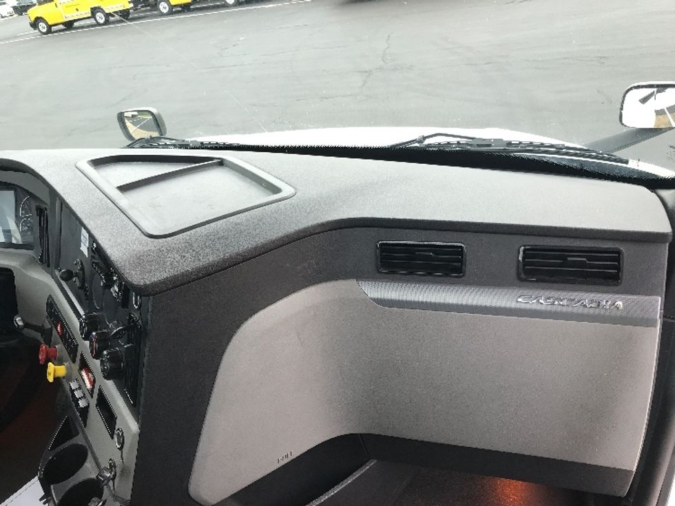 Day Cab Tractor-Heavy Duty Tractors-Freightliner-2020-T12664ST-Pennsauken-NJ-337,165\n\t\tmiles-$ 51,500 - Image 13