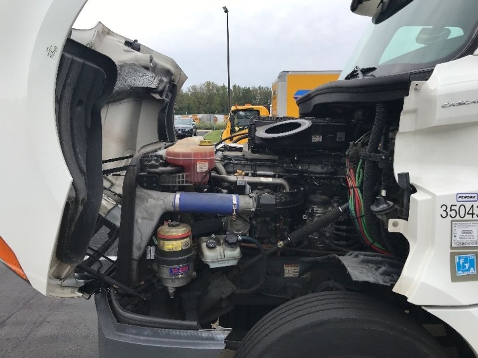 Day Cab Tractor-Heavy Duty Tractors-Freightliner-2020-T12664ST-Pennsauken-NJ-337,165\n\t\tmiles-$ 51,500 - Image 16