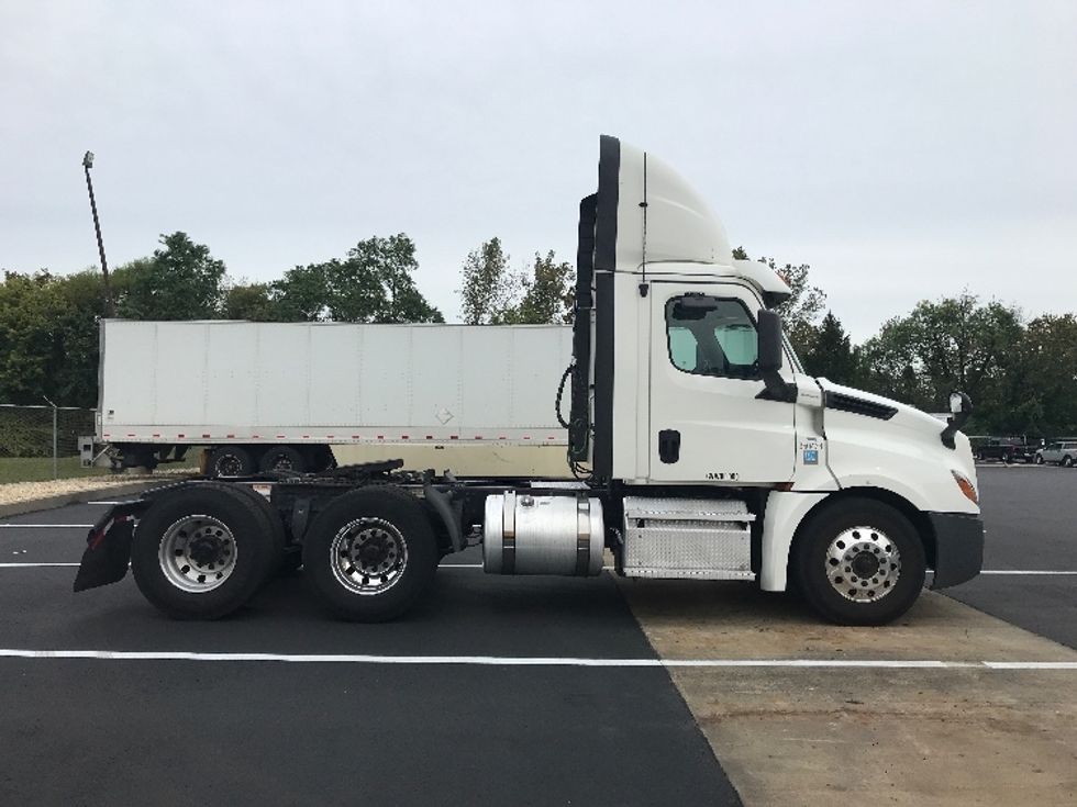 Day Cab Tractor-Heavy Duty Tractors-Freightliner-2020-T12664ST-Pennsauken-NJ-337,165\n\t\tmiles-$ 51,500 - Image 8