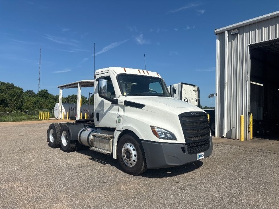Day Cab Tractor-Heavy Duty Tractors-Freightliner-2020-T12664ST-Pensacola-FL-257,232\n\t\tmiles-$ 62,750 - Image 1