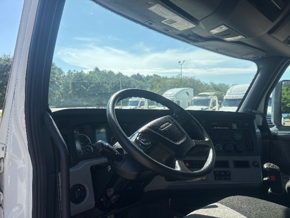 Day Cab Tractor-Heavy Duty Tractors-Freightliner-2020-T12664ST-Pensacola-FL-257,232\n\t\tmiles-$ 62,750 - Image 10