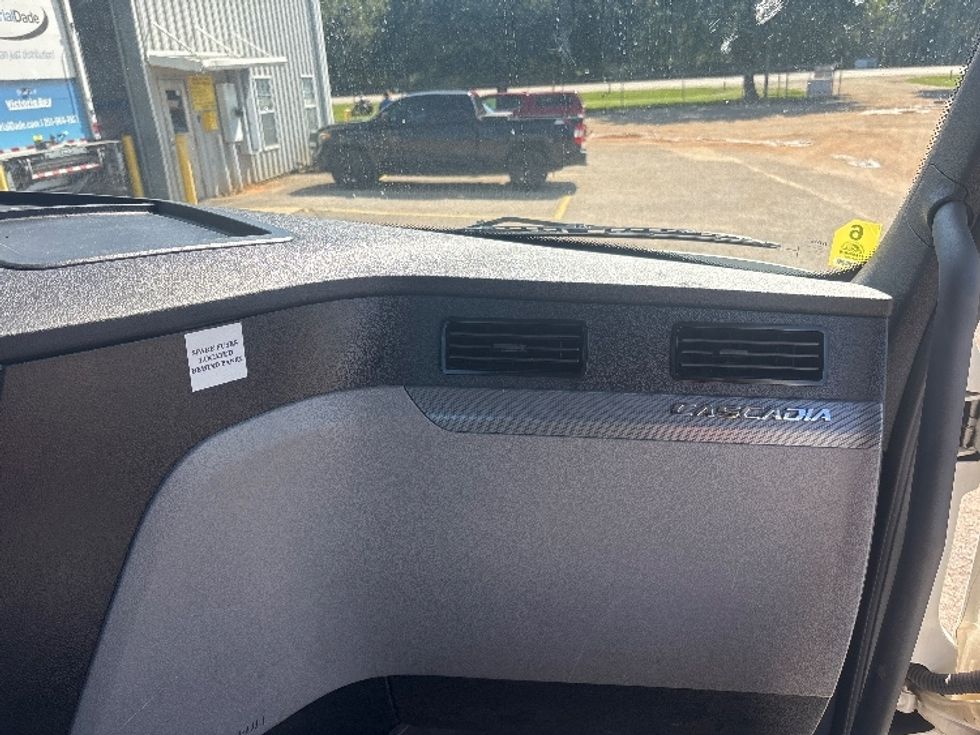 Day Cab Tractor-Heavy Duty Tractors-Freightliner-2020-T12664ST-Pensacola-FL-257,232\n\t\tmiles-$ 62,750 - Image 13