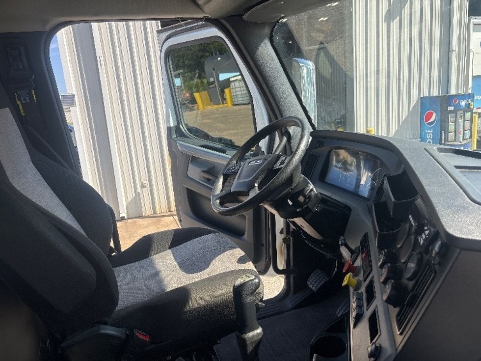 Day Cab Tractor-Heavy Duty Tractors-Freightliner-2020-T12664ST-Pensacola-FL-257,232\n\t\tmiles-$ 62,750 - Image 14