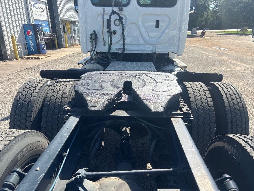 Day Cab Tractor-Heavy Duty Tractors-Freightliner-2020-T12664ST-Pensacola-FL-257,232\n\t\tmiles-$ 62,750 - Image 6