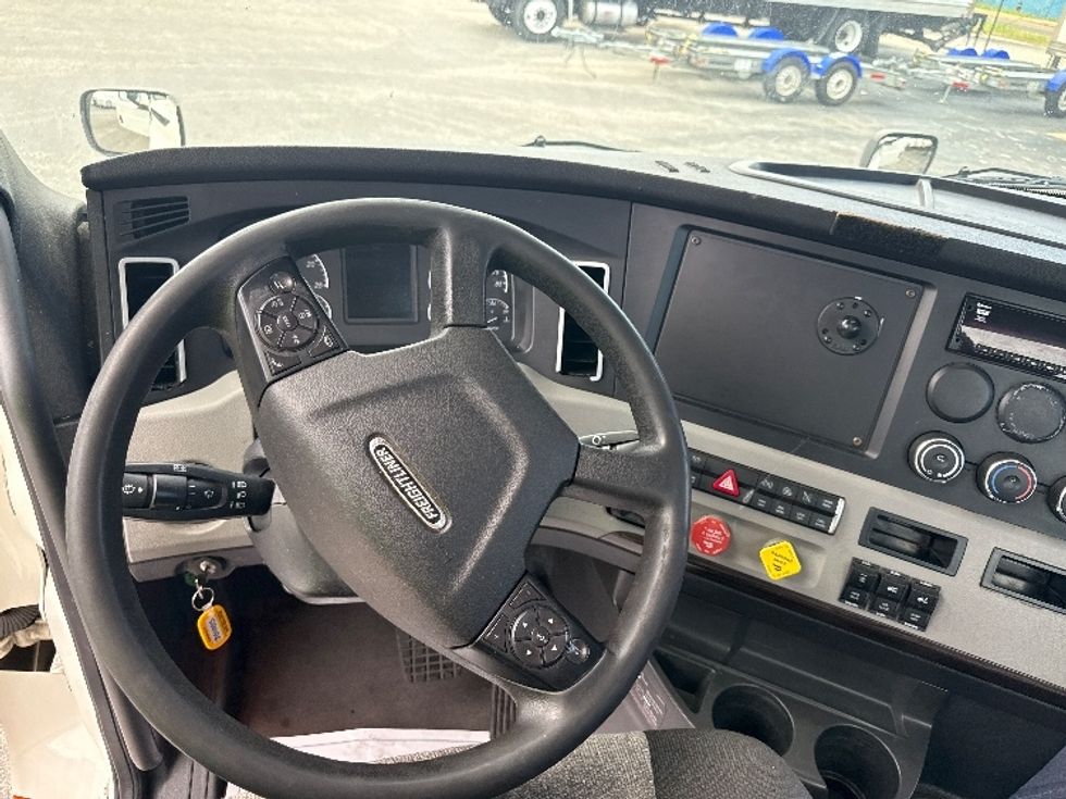 Day Cab Tractor-Heavy Duty Tractors-Freightliner-2020-T12664ST-Pensacola-FL-371,940\n\t\tmiles-$ 58,250 - Image 11