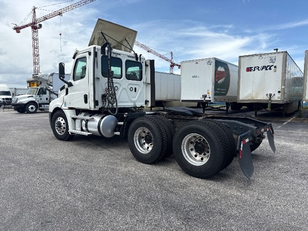 Day Cab Tractor-Heavy Duty Tractors-Freightliner-2020-T12664ST-Pensacola-FL-371,940\n\t\tmiles-$ 58,250 - Image 5