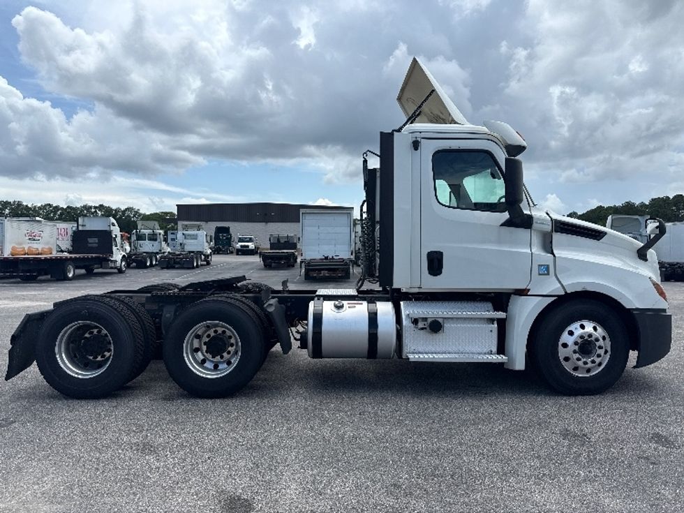Day Cab Tractor-Heavy Duty Tractors-Freightliner-2020-T12664ST-Pensacola-FL-371,940\n\t\tmiles-$ 58,250 - Image 8