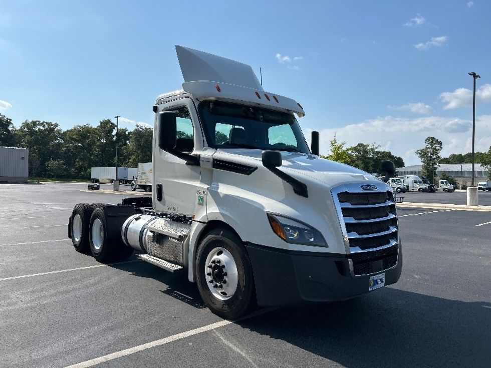 Day Cab Tractor-Heavy Duty Tractors-Freightliner-2020-T12664ST-Pensacola-FL-450,827\n\t\tmiles-$ 44,000 - Image 1