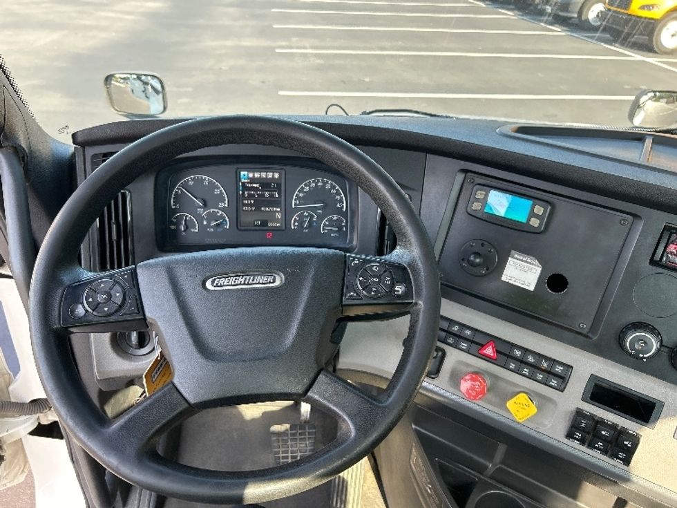 Day Cab Tractor-Heavy Duty Tractors-Freightliner-2020-T12664ST-Pensacola-FL-450,827\n\t\tmiles-$ 44,000 - Image 11