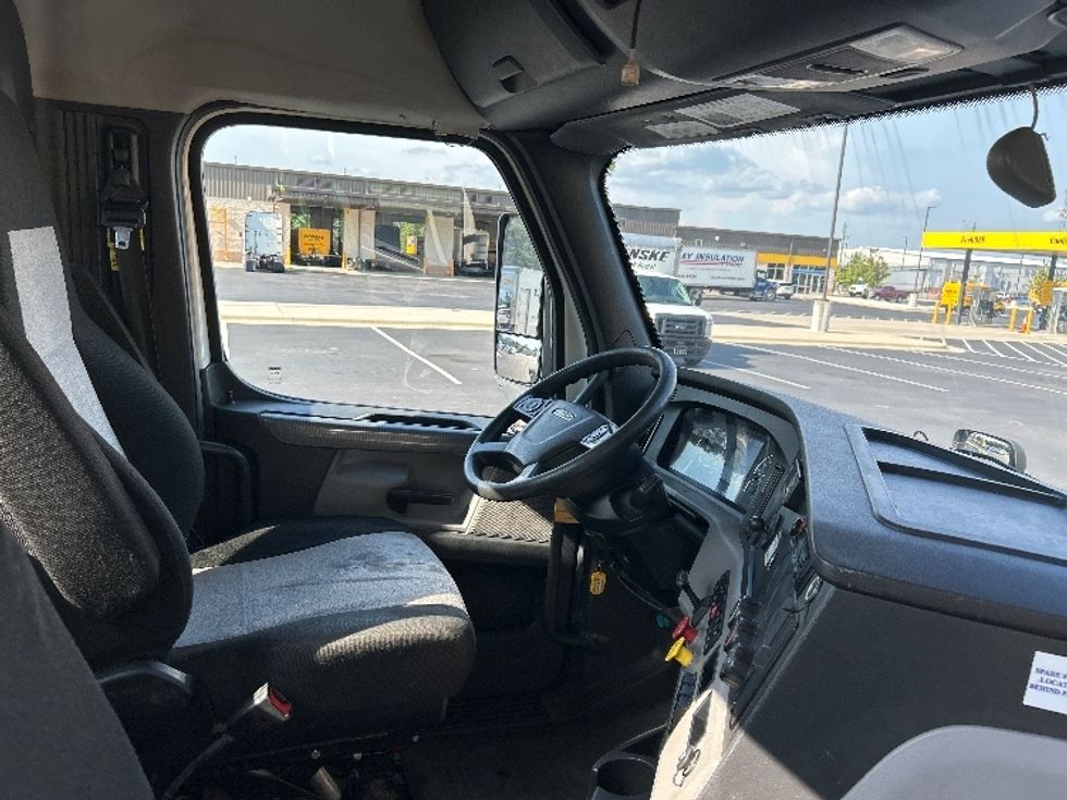 Day Cab Tractor-Heavy Duty Tractors-Freightliner-2020-T12664ST-Pensacola-FL-450,827\n\t\tmiles-$ 44,000 - Image 14