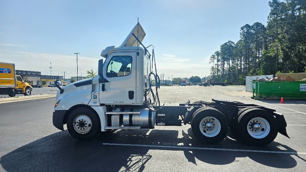 Day Cab Tractor-Heavy Duty Tractors-Freightliner-2020-T12664ST-Pensacola-FL-450,827\n\t\tmiles-$ 44,000 - Image 4