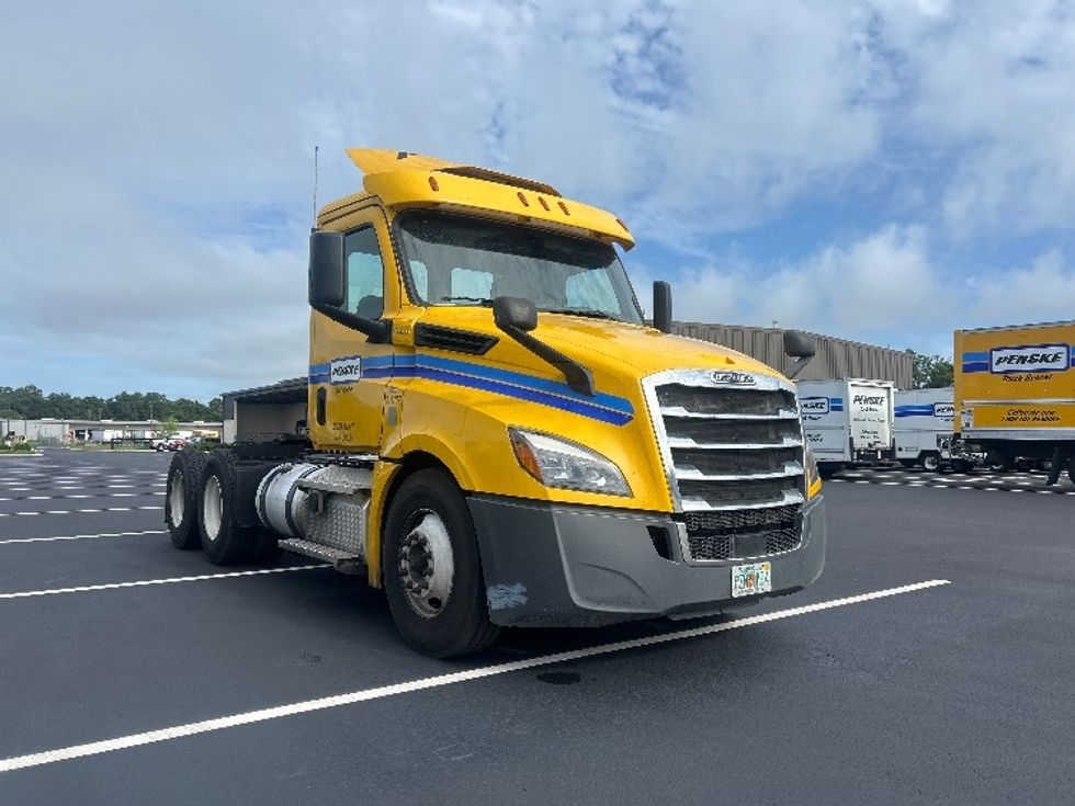 Day Cab Tractor-Heavy Duty Tractors-Freightliner-2020-T12664ST-Pensacola-FL-451,683\n\t\tmiles-$ 44,500 - Image 1