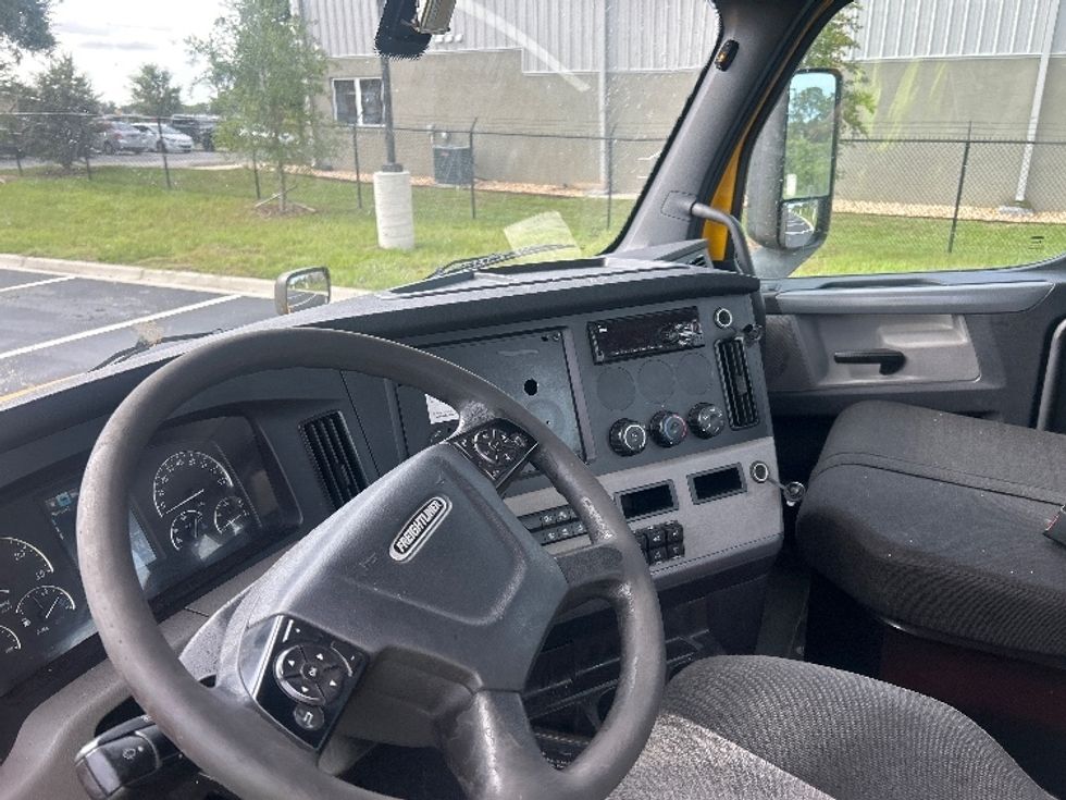 Day Cab Tractor-Heavy Duty Tractors-Freightliner-2020-T12664ST-Pensacola-FL-451,683\n\t\tmiles-$ 44,500 - Image 10