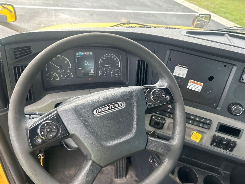 Day Cab Tractor-Heavy Duty Tractors-Freightliner-2020-T12664ST-Pensacola-FL-451,683\n\t\tmiles-$ 44,500 - Image 11