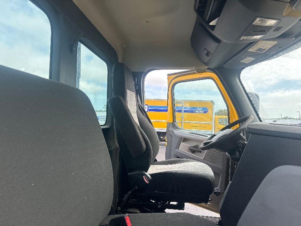 Day Cab Tractor-Heavy Duty Tractors-Freightliner-2020-T12664ST-Pensacola-FL-451,683\n\t\tmiles-$ 44,500 - Image 14