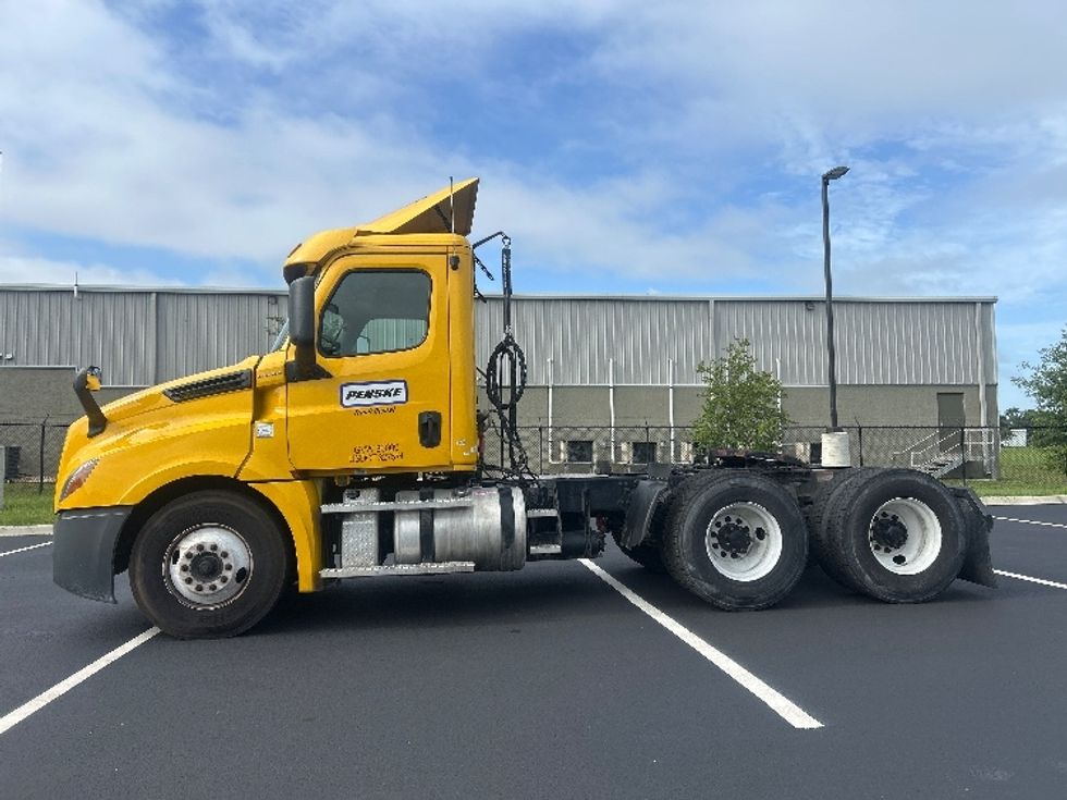 Day Cab Tractor-Heavy Duty Tractors-Freightliner-2020-T12664ST-Pensacola-FL-451,683\n\t\tmiles-$ 44,500 - Image 4