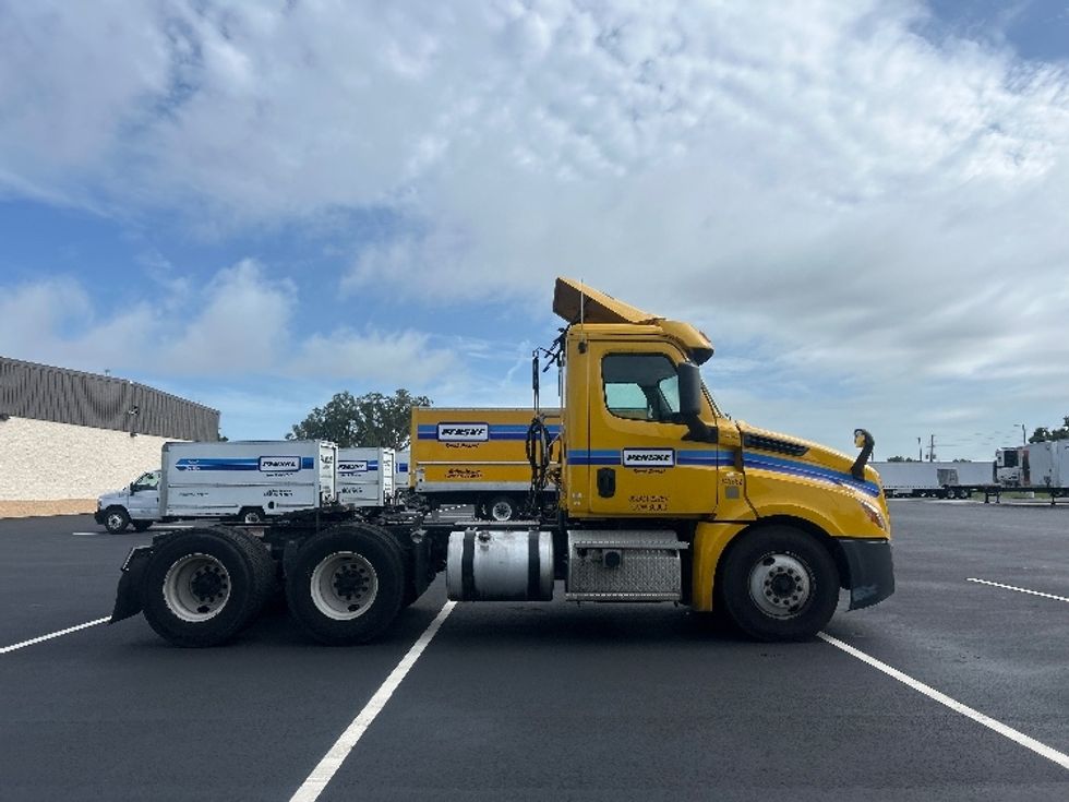 Day Cab Tractor-Heavy Duty Tractors-Freightliner-2020-T12664ST-Pensacola-FL-451,683\n\t\tmiles-$ 44,500 - Image 8