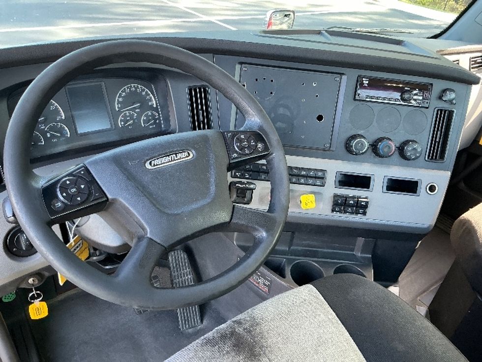 Day Cab Tractor-Heavy Duty Tractors-Freightliner-2020-T12664ST-Pensacola-FL-468,828\n\t\tmiles-$ 48,250 - Image 11