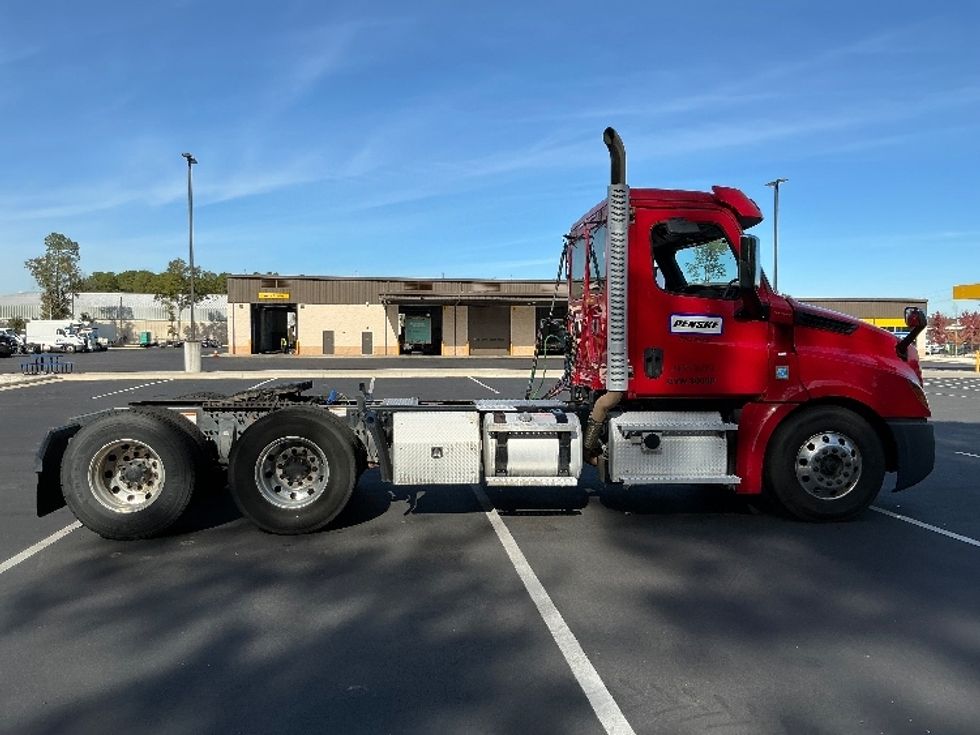 Day Cab Tractor-Heavy Duty Tractors-Freightliner-2020-T12664ST-Pensacola-FL-468,828\n\t\tmiles-$ 48,250 - Image 8