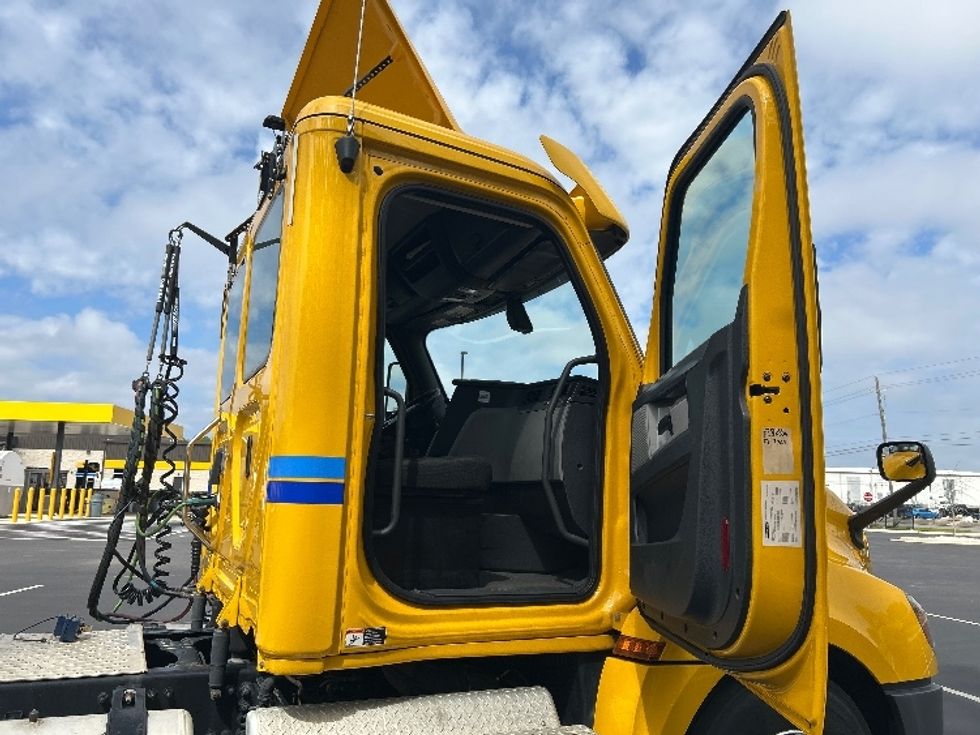 Day Cab Tractor-Heavy Duty Tractors-Freightliner-2020-T12664ST-Pensacola-FL-498,899\n\t\tmiles-$ 41,500 - Image 12