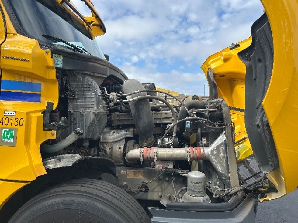 Day Cab Tractor-Heavy Duty Tractors-Freightliner-2020-T12664ST-Pensacola-FL-498,899\n\t\tmiles-$ 41,500 - Image 14