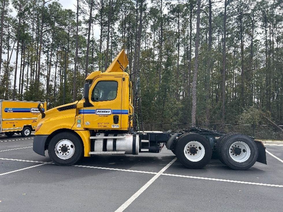 Day Cab Tractor-Heavy Duty Tractors-Freightliner-2020-T12664ST-Pensacola-FL-498,899\n\t\tmiles-$ 41,500 - Image 4