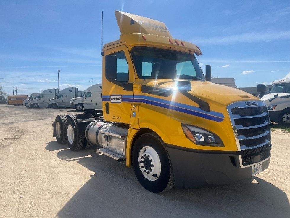 Day Cab Tractor-Heavy Duty Tractors-Freightliner-2020-T12664ST-Pensacola-FL-547,308\n\t\tmiles-$ 38,250 - Image 1