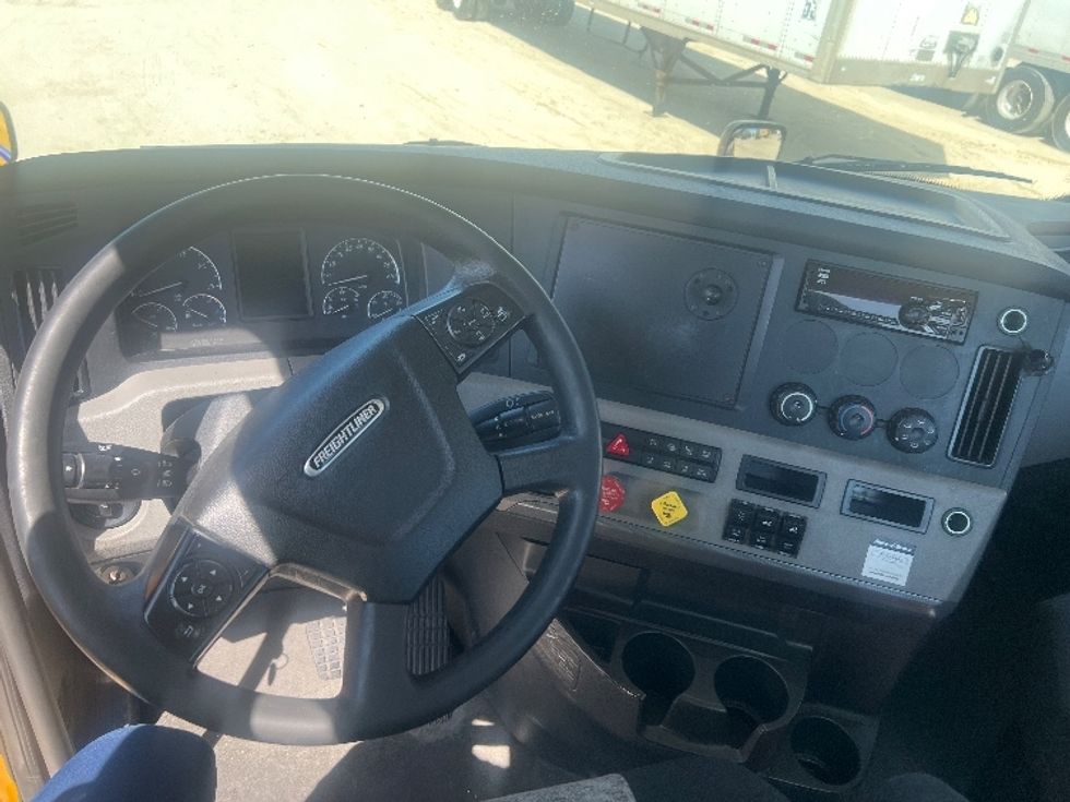 Day Cab Tractor-Heavy Duty Tractors-Freightliner-2020-T12664ST-Pensacola-FL-547,308\n\t\tmiles-$ 38,250 - Image 11
