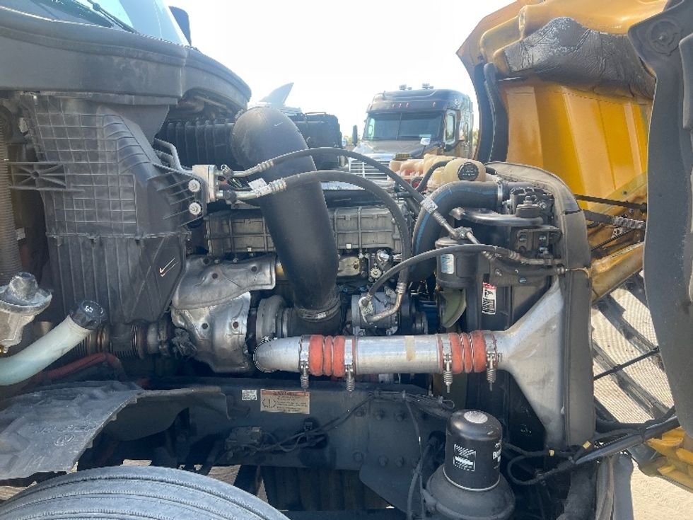 Day Cab Tractor-Heavy Duty Tractors-Freightliner-2020-T12664ST-Pensacola-FL-547,308\n\t\tmiles-$ 38,250 - Image 15