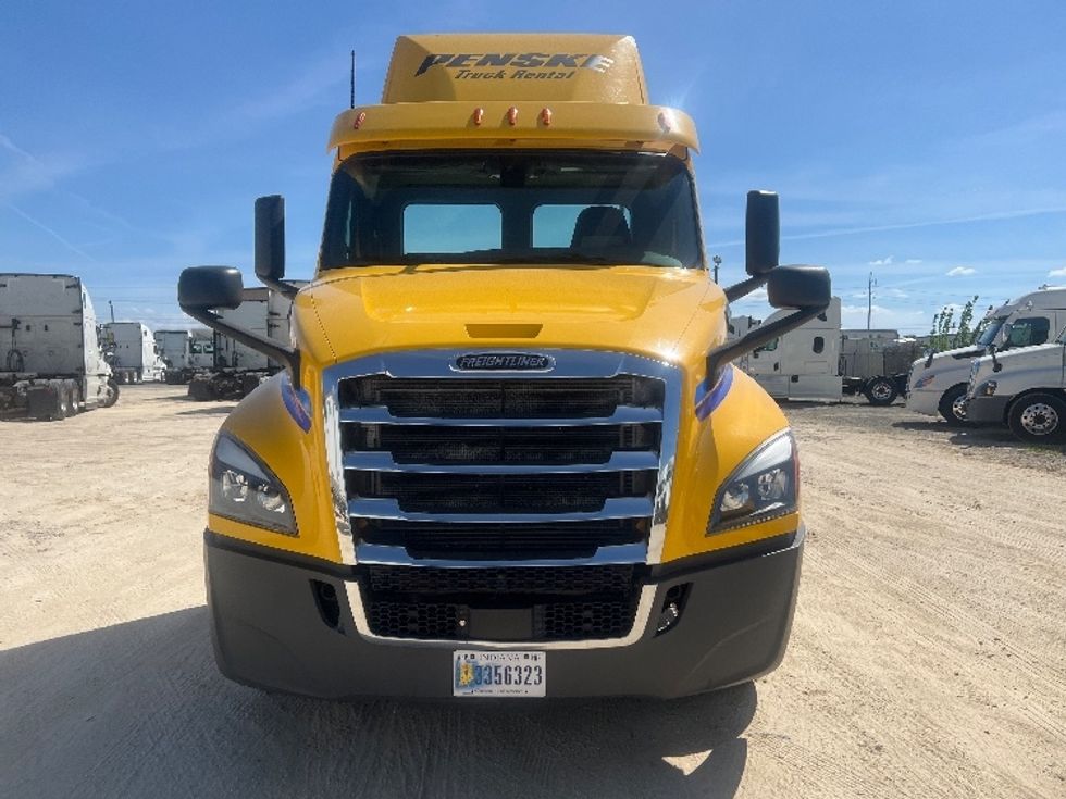 Day Cab Tractor-Heavy Duty Tractors-Freightliner-2020-T12664ST-Pensacola-FL-547,308\n\t\tmiles-$ 38,250 - Image 2