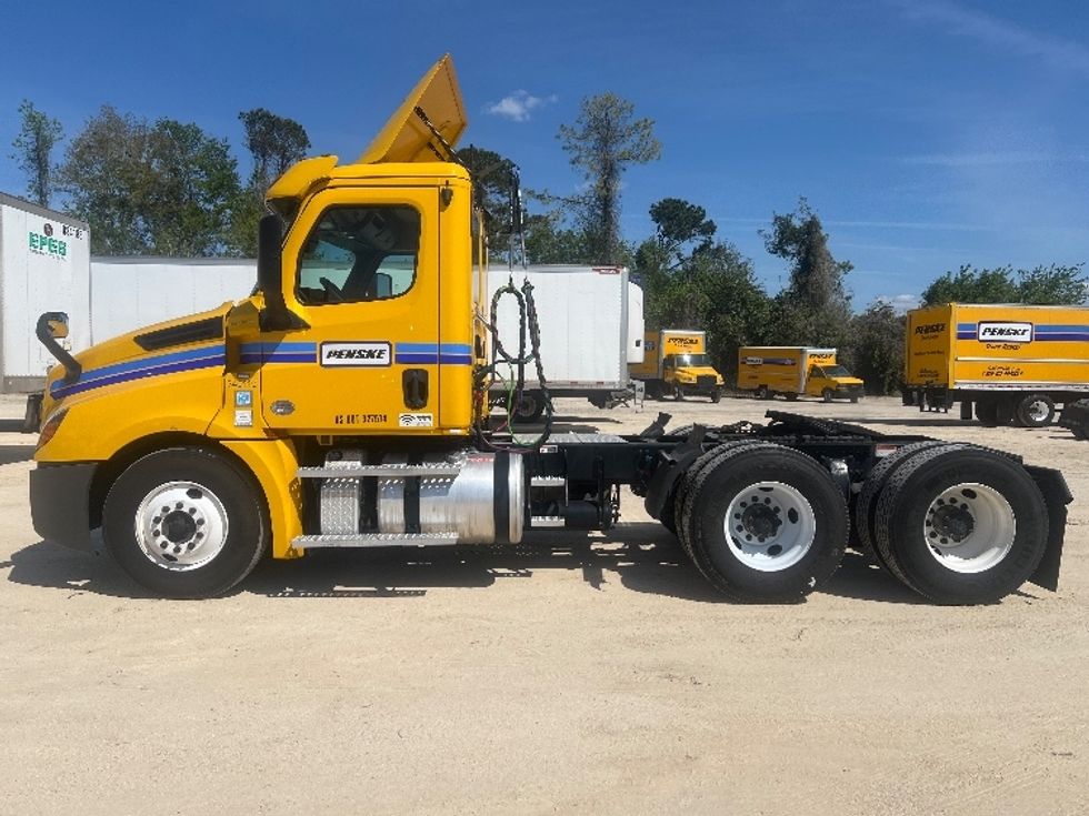 Day Cab Tractor-Heavy Duty Tractors-Freightliner-2020-T12664ST-Pensacola-FL-547,308\n\t\tmiles-$ 38,250 - Image 4