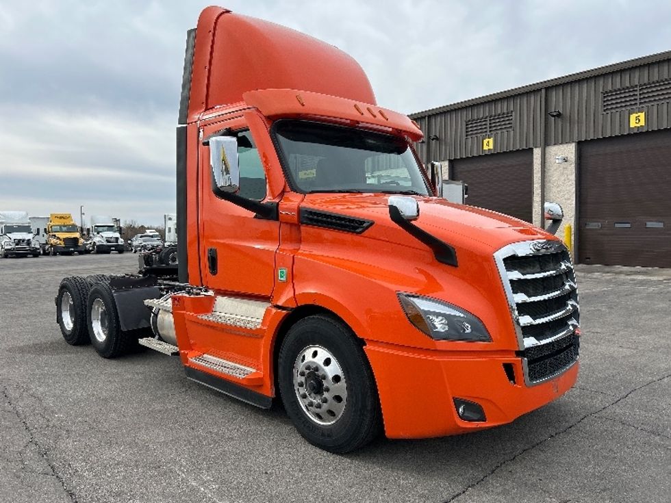 Day Cab Tractor-Heavy Duty Tractors-Freightliner-2020-T12664ST-Peosta-IA-470,898\n\t\tmiles-$ 44,750 - Image 1