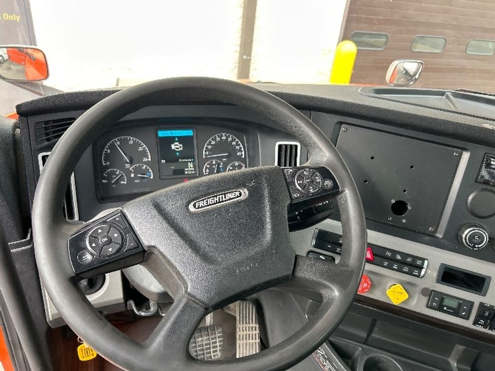 Day Cab Tractor-Heavy Duty Tractors-Freightliner-2020-T12664ST-Peosta-IA-470,898\n\t\tmiles-$ 44,750 - Image 11