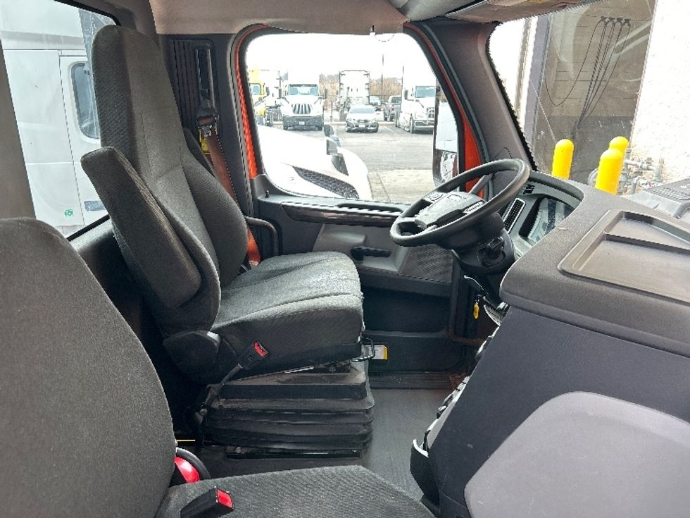 Day Cab Tractor-Heavy Duty Tractors-Freightliner-2020-T12664ST-Peosta-IA-470,898\n\t\tmiles-$ 44,750 - Image 14