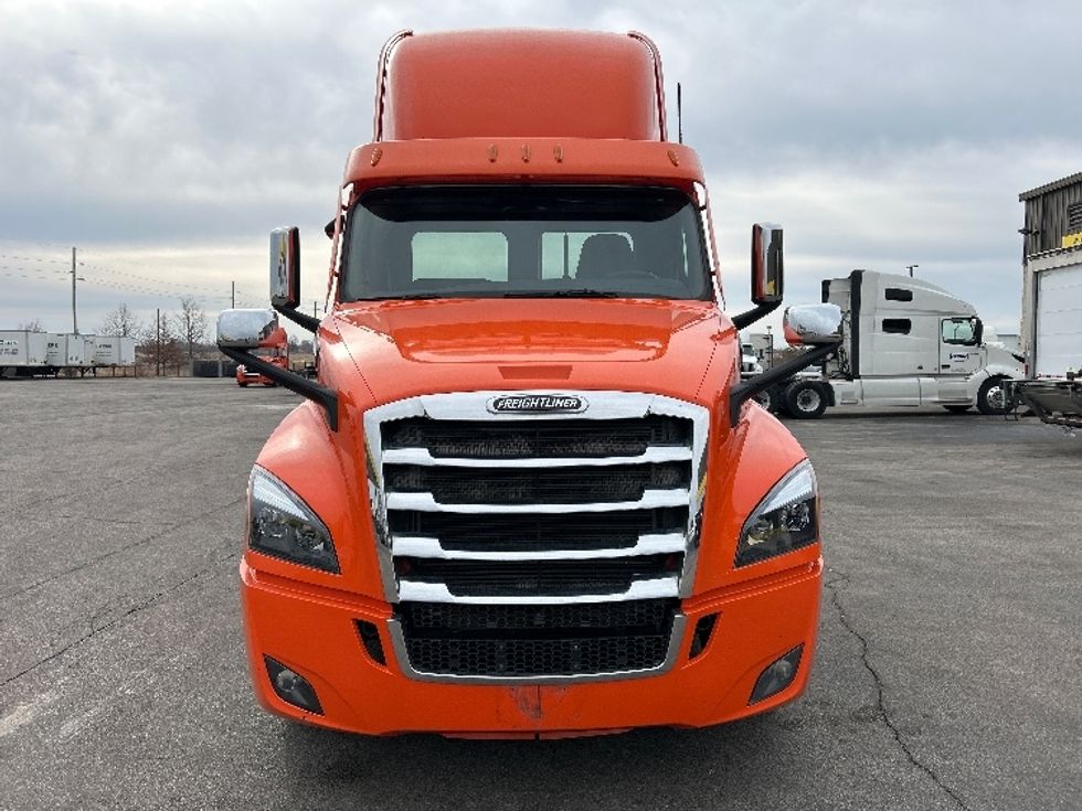 Day Cab Tractor-Heavy Duty Tractors-Freightliner-2020-T12664ST-Peosta-IA-470,898\n\t\tmiles-$ 44,750 - Image 2