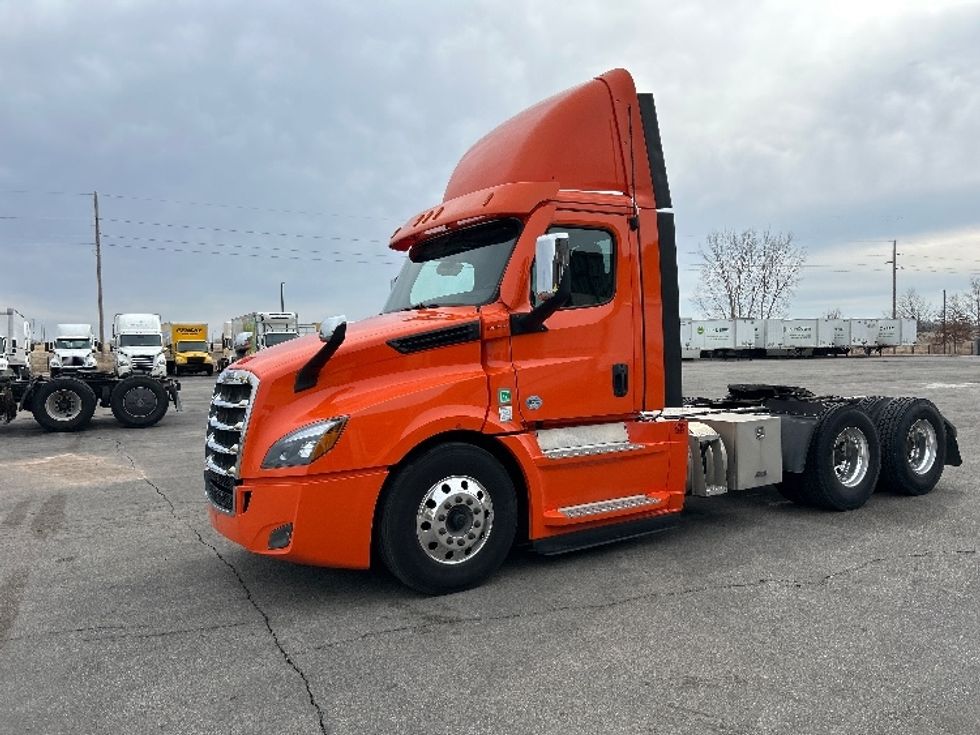 Day Cab Tractor-Heavy Duty Tractors-Freightliner-2020-T12664ST-Peosta-IA-470,898\n\t\tmiles-$ 44,750 - Image 3