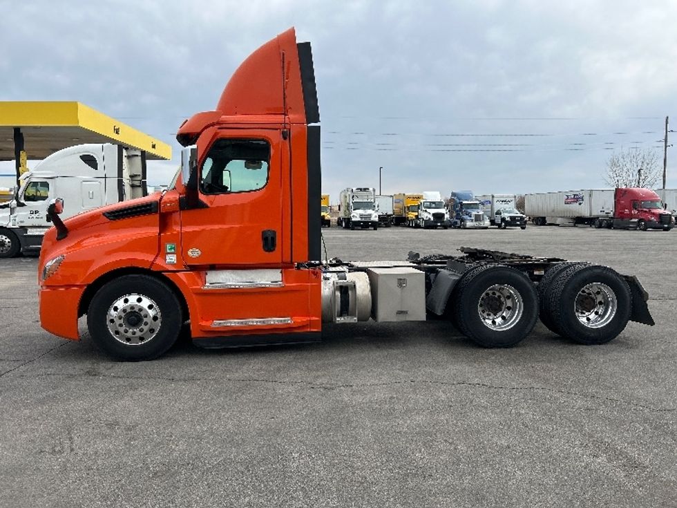 Day Cab Tractor-Heavy Duty Tractors-Freightliner-2020-T12664ST-Peosta-IA-470,898\n\t\tmiles-$ 44,750 - Image 4