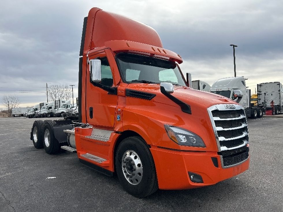 Day Cab Tractor-Heavy Duty Tractors-Freightliner-2020-T12664ST-Peosta-IA-515,752\n\t\tmiles-$ 43,250 - Image 1