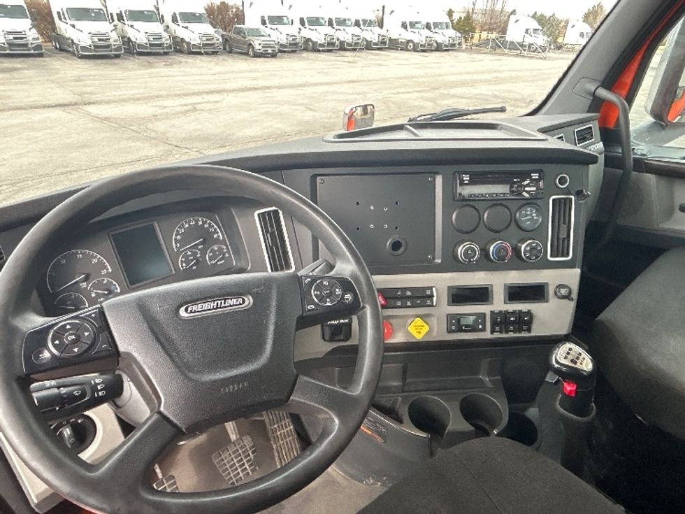 Day Cab Tractor-Heavy Duty Tractors-Freightliner-2020-T12664ST-Peosta-IA-515,752\n\t\tmiles-$ 43,250 - Image 10