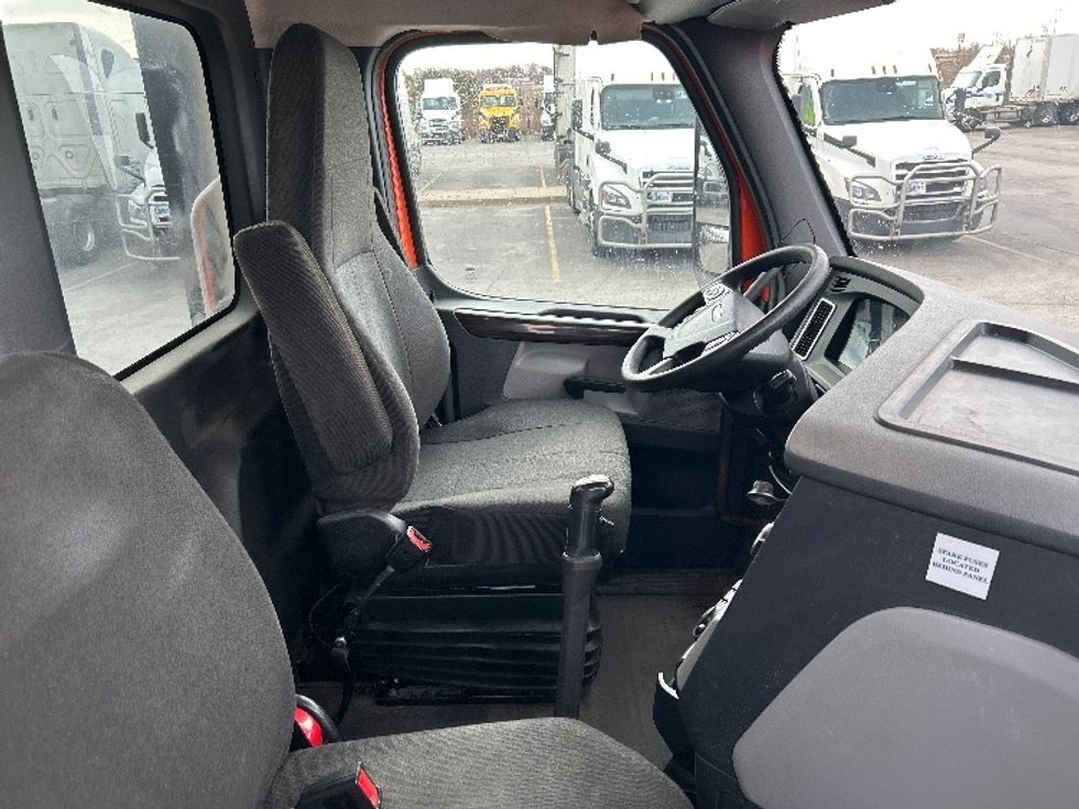 Day Cab Tractor-Heavy Duty Tractors-Freightliner-2020-T12664ST-Peosta-IA-515,752\n\t\tmiles-$ 43,250 - Image 14