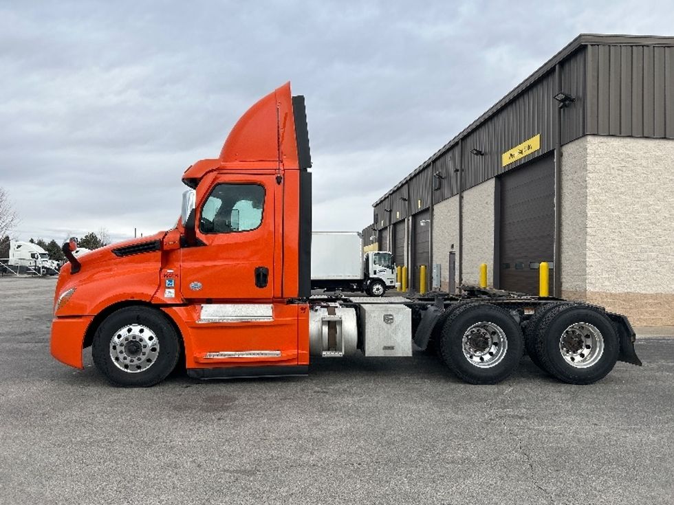 Day Cab Tractor-Heavy Duty Tractors-Freightliner-2020-T12664ST-Peosta-IA-515,752\n\t\tmiles-$ 43,250 - Image 4