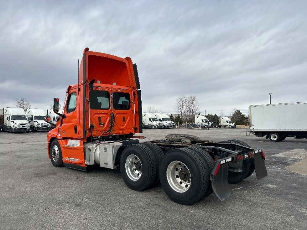 Day Cab Tractor-Heavy Duty Tractors-Freightliner-2020-T12664ST-Peosta-IA-515,752\n\t\tmiles-$ 43,250 - Image 5