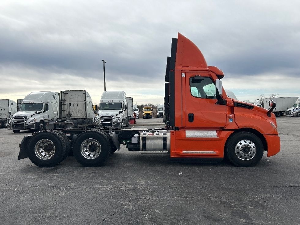 Day Cab Tractor-Heavy Duty Tractors-Freightliner-2020-T12664ST-Peosta-IA-515,752\n\t\tmiles-$ 43,250 - Image 8