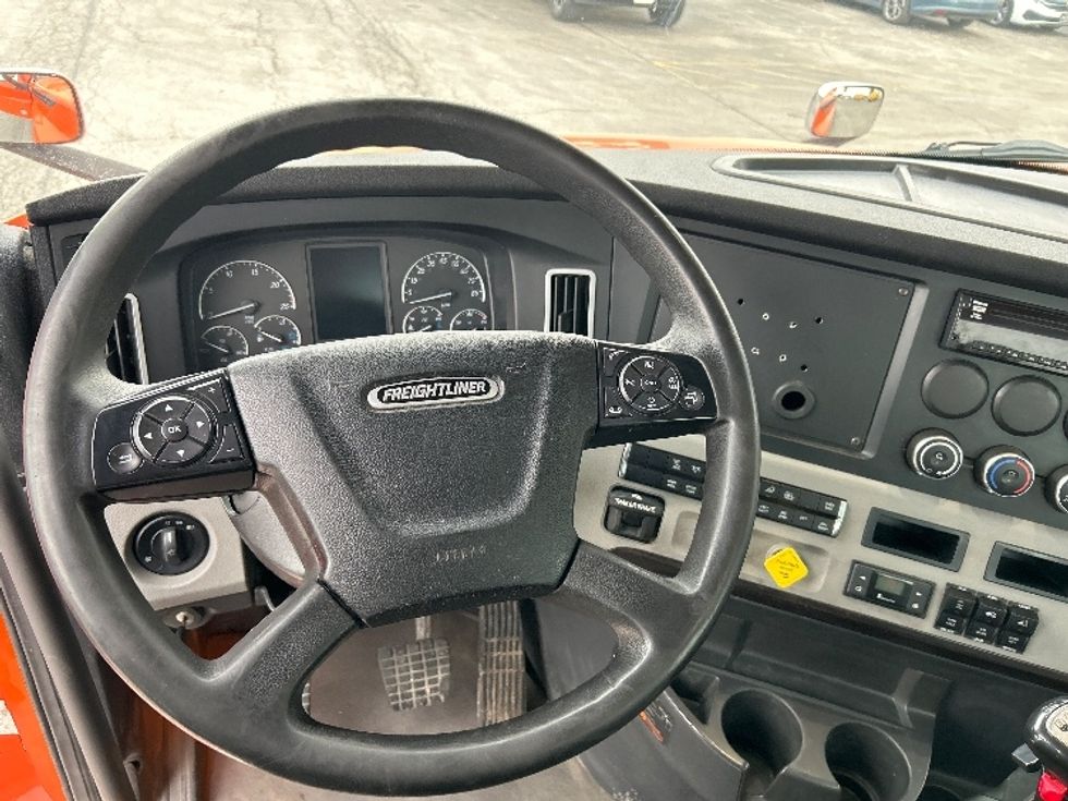 Day Cab Tractor-Heavy Duty Tractors-Freightliner-2020-T12664ST-Peosta-IA-517,253\n\t\tmiles-$ 43,250 - Image 11