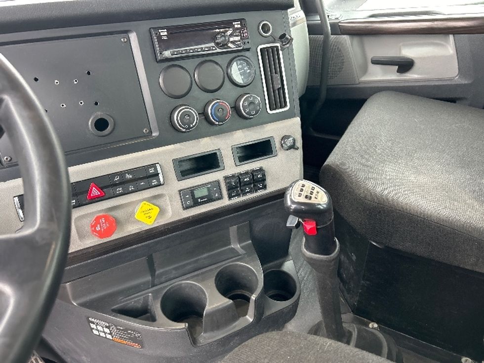 Day Cab Tractor-Heavy Duty Tractors-Freightliner-2020-T12664ST-Peosta-IA-517,253\n\t\tmiles-$ 43,250 - Image 17