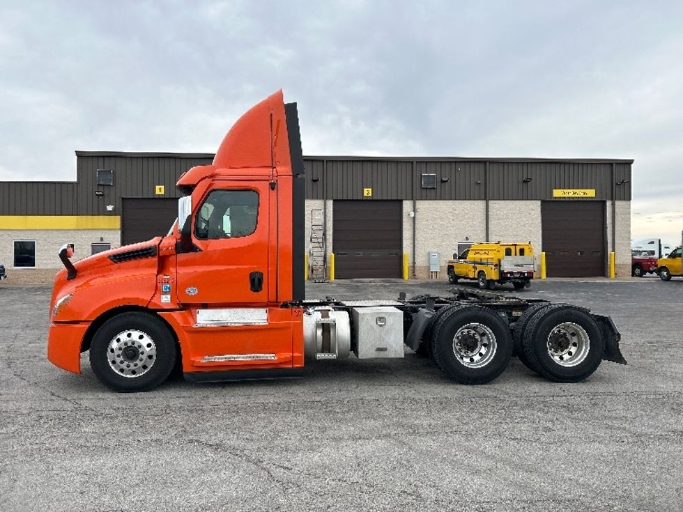 Day Cab Tractor-Heavy Duty Tractors-Freightliner-2020-T12664ST-Peosta-IA-517,253\n\t\tmiles-$ 43,250 - Image 4