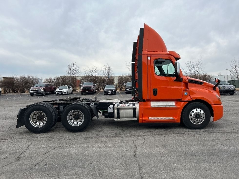 Day Cab Tractor-Heavy Duty Tractors-Freightliner-2020-T12664ST-Peosta-IA-517,253\n\t\tmiles-$ 43,250 - Image 8