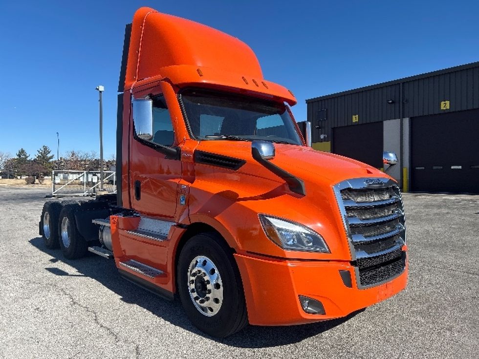 Day Cab Tractor-Heavy Duty Tractors-Freightliner-2020-T12664ST-Peosta-IA-558,607\n\t\tmiles-$ 38,750 - Image 1