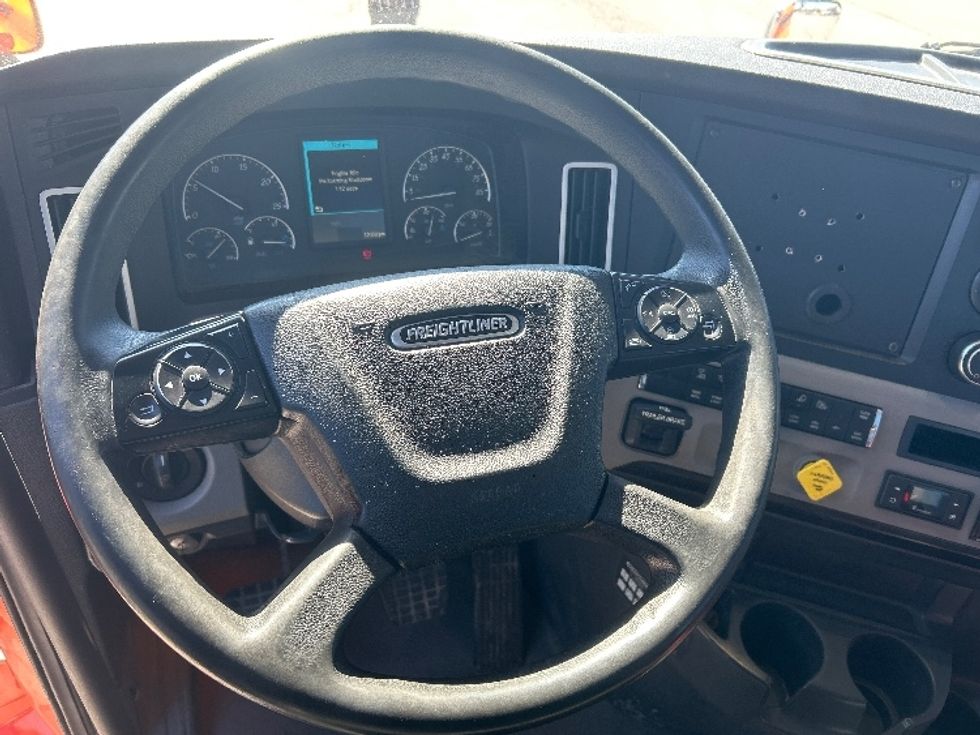 Day Cab Tractor-Heavy Duty Tractors-Freightliner-2020-T12664ST-Peosta-IA-558,607\n\t\tmiles-$ 38,750 - Image 11